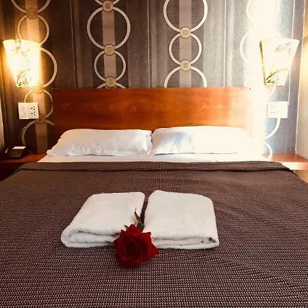 Khach San Sach Hotel